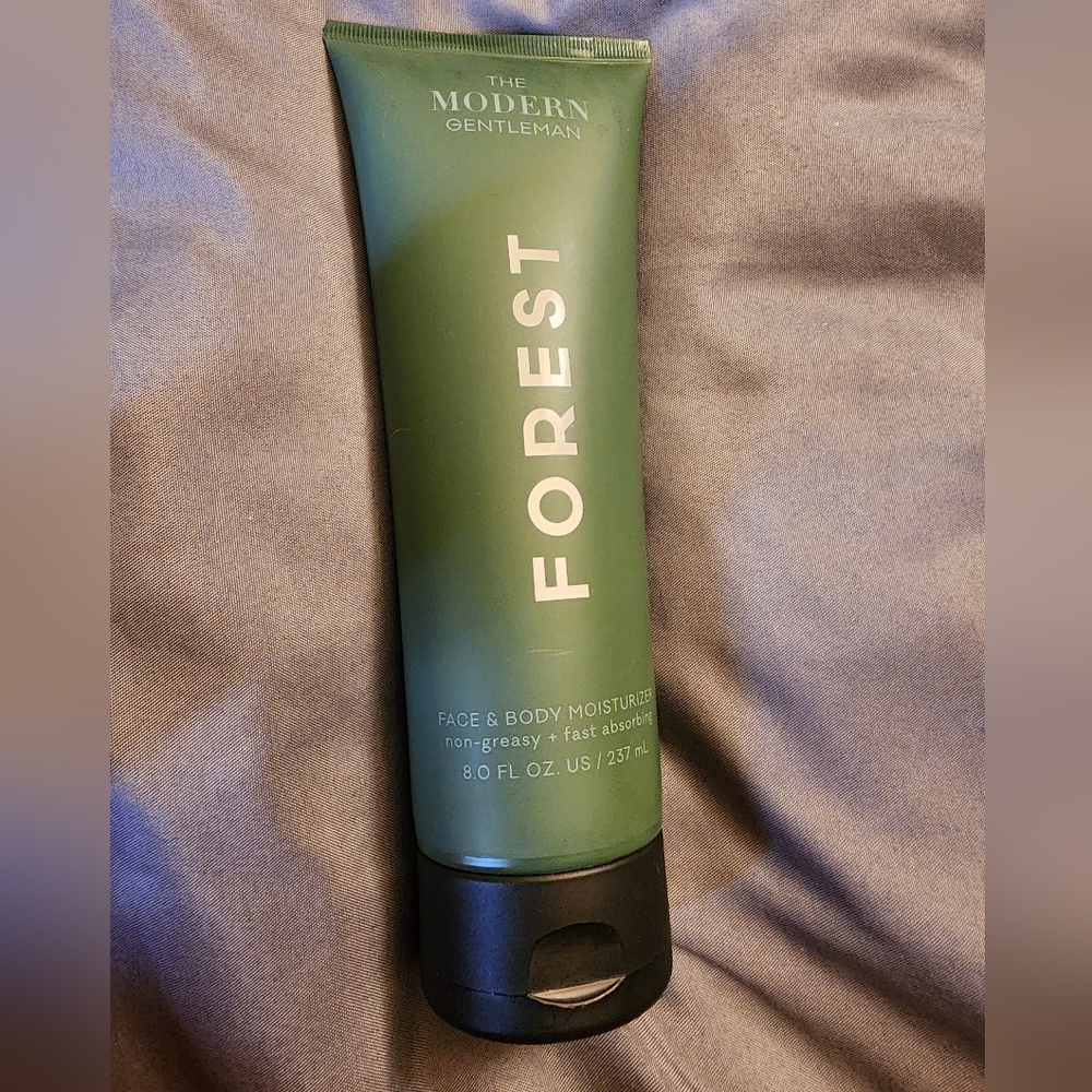 Forest Green Body Moisturizer by Modern Gentleman
